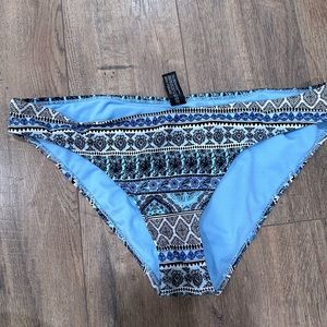 Patterned bikini bottoms.